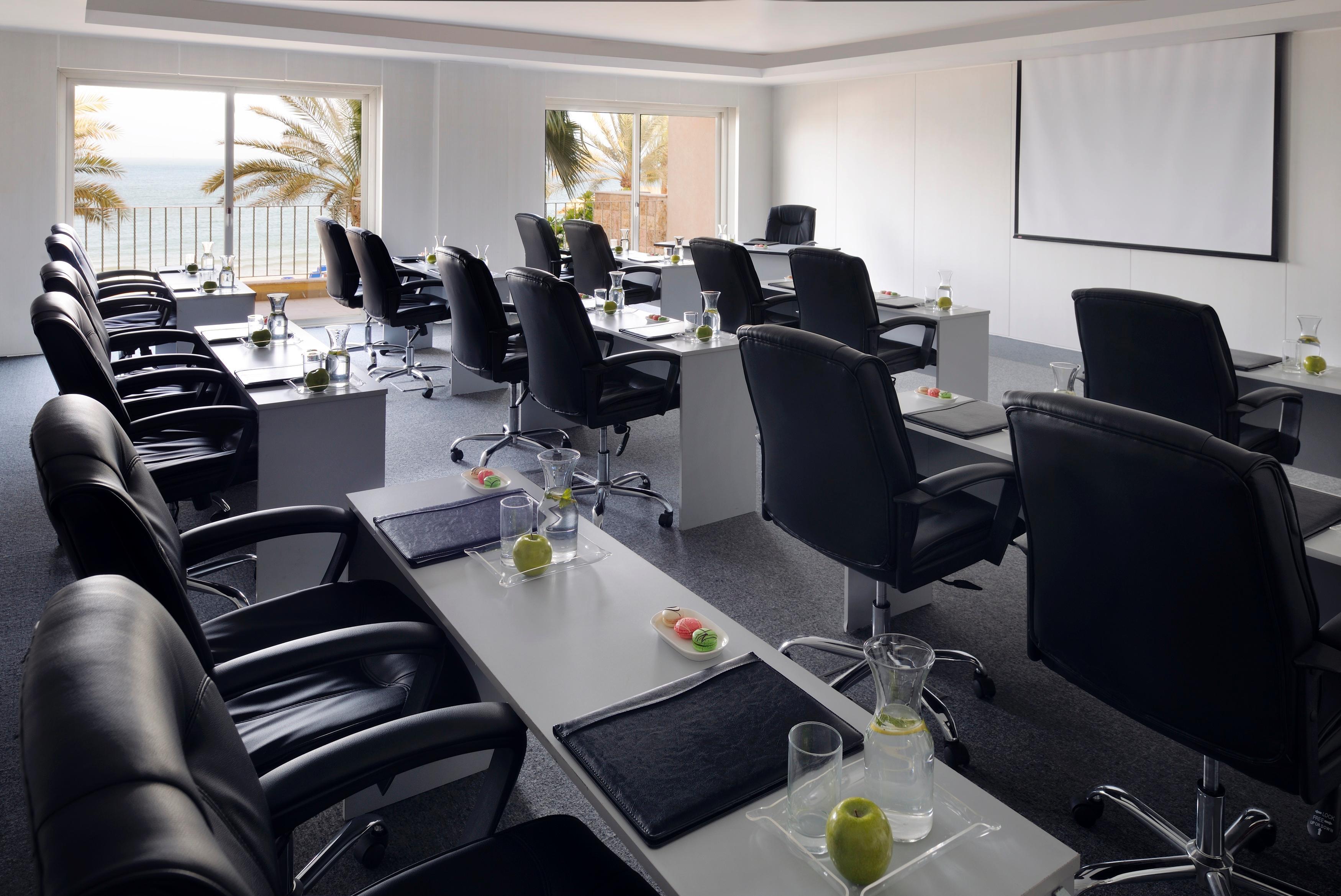 Moevenpick Hotel & Resort Al Bida'A Salmiya Екстер'єр фото Meeting room