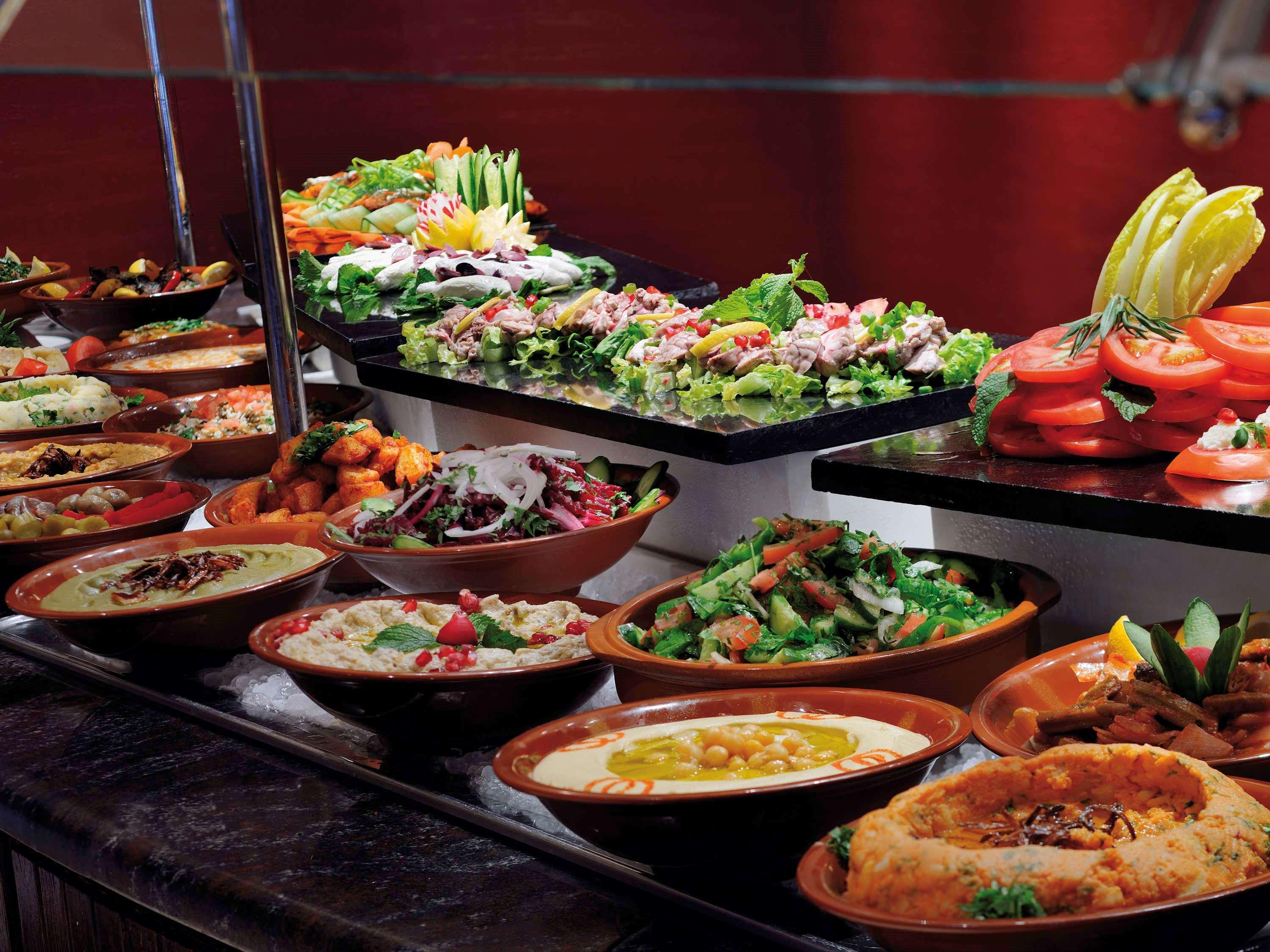 Moevenpick Hotel & Resort Al Bida'A Salmiya Екстер'єр фото A selection of Middle Eastern cuisine