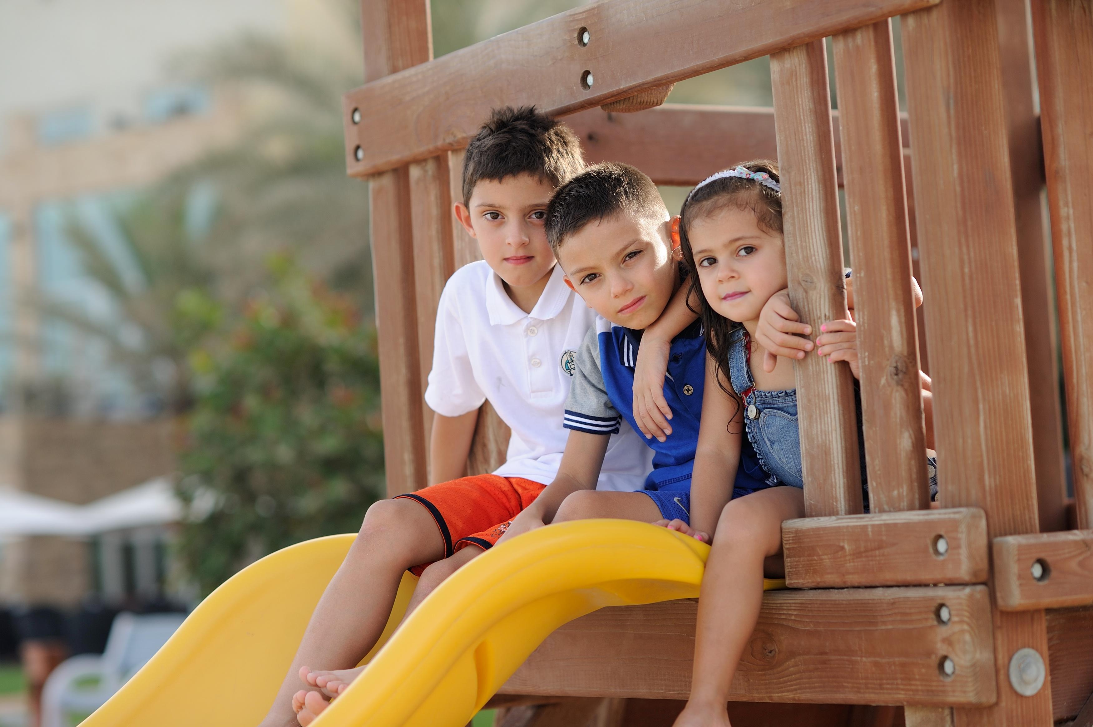 Moevenpick Hotel & Resort Al Bida'A Salmiya Екстер'єр фото Children playing on a slide