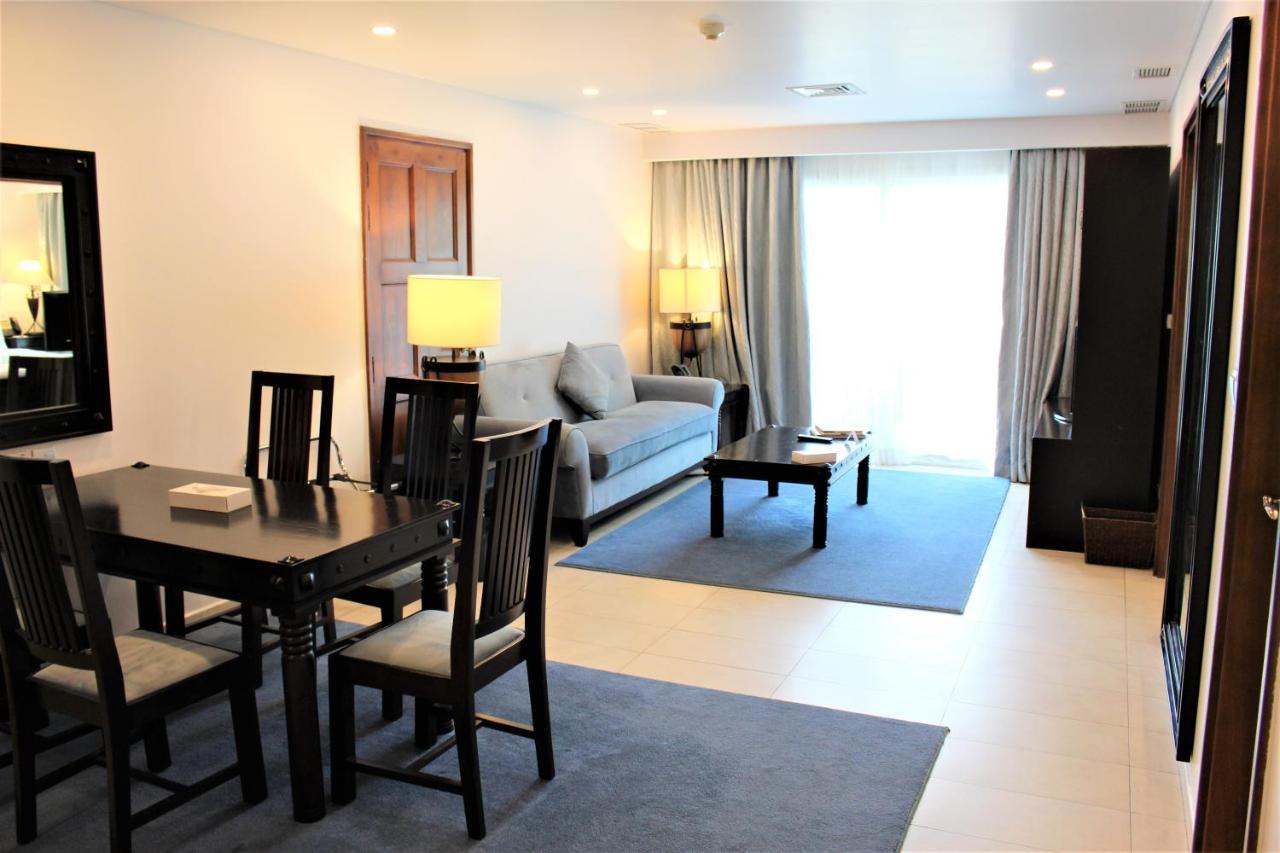 Moevenpick Hotel & Resort Al Bida'A Salmiya Екстер'єр фото A living room in a suite at the hotel