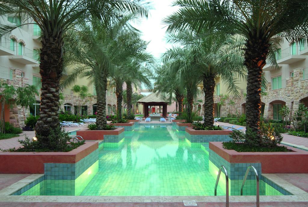 Moevenpick Hotel & Resort Al Bida'A Salmiya Екстер'єр фото The pool at the Royal Mirage