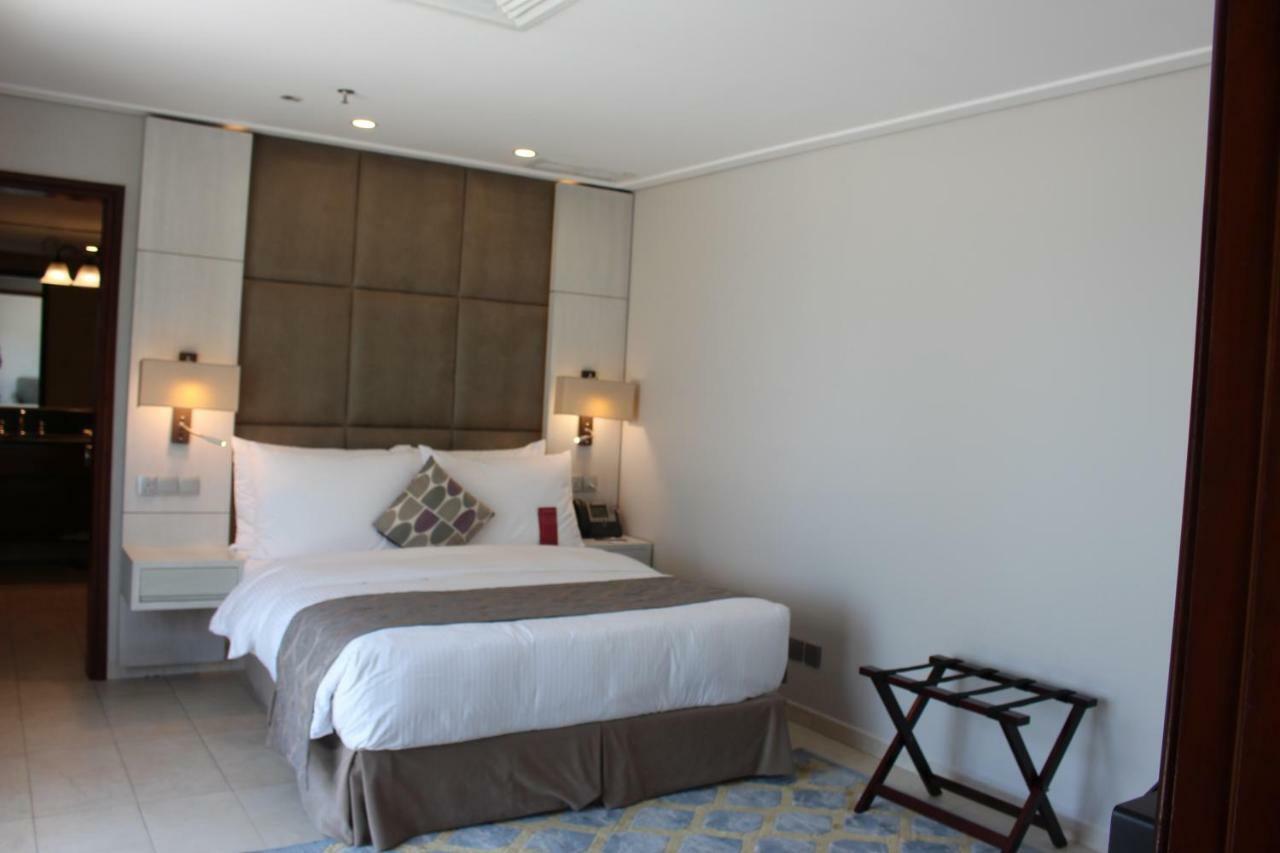 Moevenpick Hotel & Resort Al Bida'A Salmiya Екстер'єр фото A bedroom at the hotel